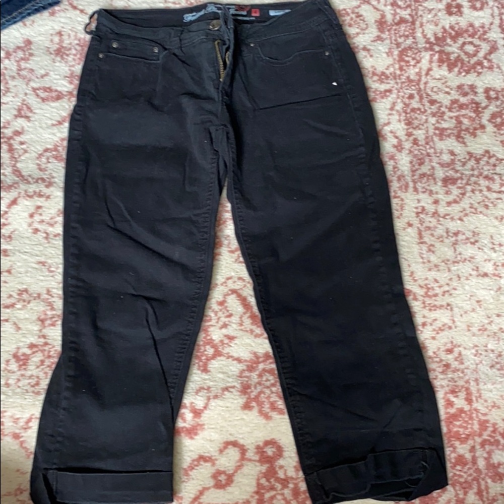 I am selling these black Capri jeans.